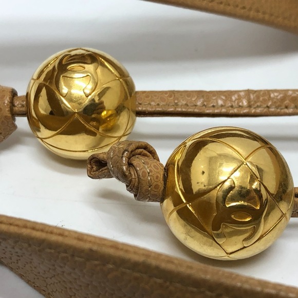 CHANEL Cream Tote Bag - Picture 7 of 15